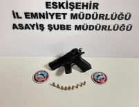 Ruhsatsiz Tabanca Ile Polise Yakalandi