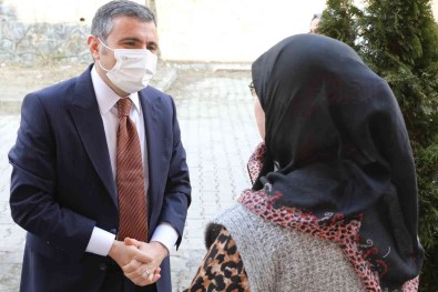 Vali Atay Esi Ile Birlikte Aile Ziyaretlerine Devam Ediyor