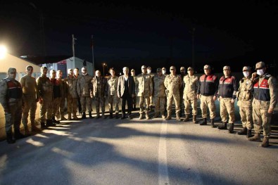 Vali, Güvenlik Güçleriyle Iftar Yapti