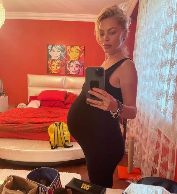 Seray Sever ikizlerin ismini açıkladı!