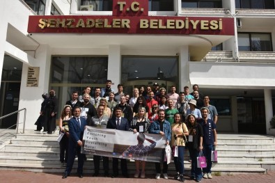 Baskan Çelik Erasmus Ögrencilerine Kirsal Hizmetlerini Anlatti