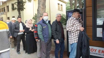 Burhaniye'de Büyüksehir Pidesi Yogun Ilgi Gördü