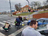 Çekya'da Ukrayna'ya Destek Için Trafigi Kapatan Aktivistlere Polis Müdahalesi