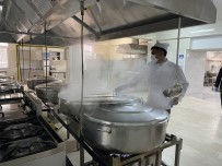 Ihtiyaç Sahibi Ailelerin Iftarliklari Dev Kazanlarda Böyle Hazirlaniyor
