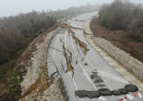 KARADENIZ - Karadeniz’i İstanbul’a bağlayan DüzceSakarya yolu çökme nedeniyle ulaşıma kapandı
