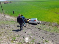 Kontrolsüz Yola Çikan Sürücü Uçuruma Yuvarlandi