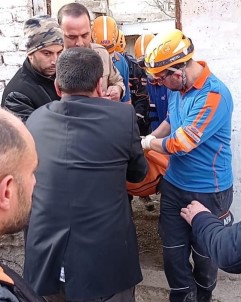Kullanilmayan Evin Çatisi Çöktü, 1 Kisi Hayatini Kaybetti