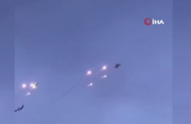 Rus Savas Uçaklari Donetsk Bölgesi'ndeki Ukrayna Mevzilerini Vurdu
