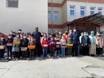 Savsat Jandarma Ekiplerinden Köy Okullarinda Egitim Gören Çocuklara Hediye Haberi