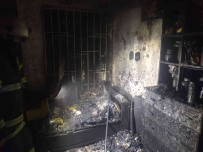 Yangin Müstakil Evi Kullanilmaz Hale Getirdi