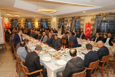 Baskan Vekili Aydin, Muhtarlarla Iftarda Bulustu