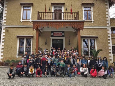 DEÜ Bayrakbilim Müzesine Ziyaretçi Akini