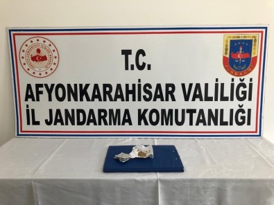 Jandarma Üst Aramasi Yaptigi Sahistan Esrar Ele Geçirdi