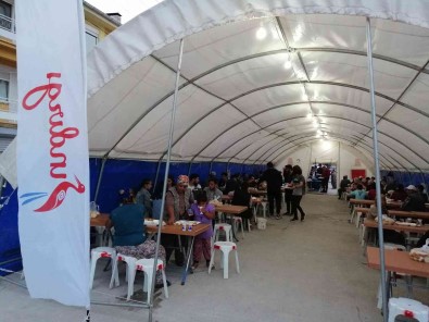 Sindirgi'da 25 Yillik Gelenek Kapi Kapi Devam Ediyor