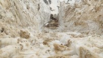Yüksekova'da Açilan Yollar Kar Tünellerini Andiriyor Haberi