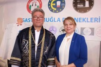 2 Ayda Elleri Ile Isledigi Ceketi Milli Asçiya Hediye Etti