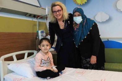 Ambulans Uçagin Getirdigi Asya'ya Çölyak Hastaligi Tanisi Kondu