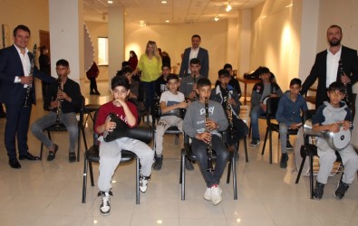 Aydin'da Roman Orkestrasi Için Dügmeye Basildi