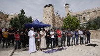 Binlerce Müslüman, Ramazan Ayinin Ilk Cumasinda Ibrahim Camii'ne Akin Etti
