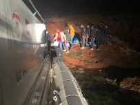 Izmir Açiklarinda 46 Düzensiz Göçmen Kurtarildi