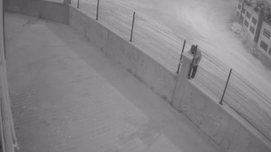 'Kriminal Hirsiz' Polisten Kaçamadi