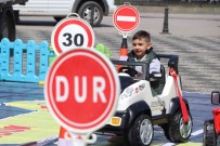 Minikler Hem Egleniyor Hem Ögreniyor