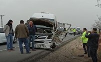 Ögrenci Servisi Ile Tir Çarpisti Açiklamasi 4 Yarali