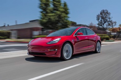 Tesla'da akılalmaz hata: Otomobillerini geri çağırdı