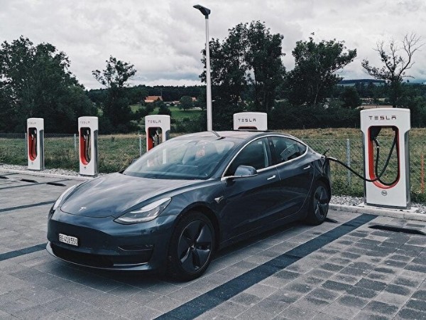 Tesla'da akılalmaz hata: Otomobillerini geri çağırdı