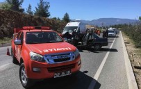 Araçta Sikisan Sürücüyü Itfaiye Kurtardi