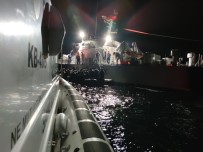 Ayvalik'ta 33 Göçmen Kurtarildi