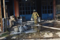 Ayvalik'ta Hurda Tüpler Patladi, Ortalik Savasa Alanina Döndü