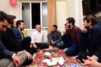 Baskan Güngör, Gençlerle Sahur Yapti