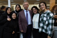 Baskan Yavas, Iftarini Üniversite Ögrencileriyle Yapti