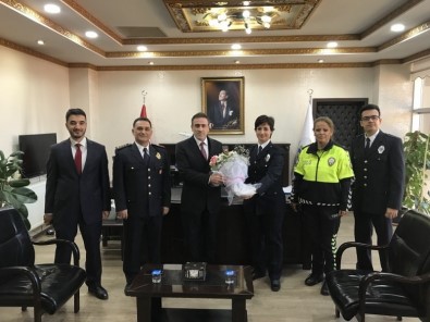 Burhaniye'de Polislerden Kaymakam Ziyareti