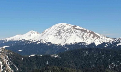 Ilgaz Dagi'nda Nisan Ayinda Kar Güzelligi