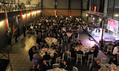 Izmir Emniyeti, Iftar Programinda Bir Araya Geldi