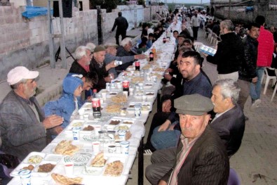 Kaymakami Sevgili Ile Belediye Baskani Dogru Ihtiyaç Sahibi Ailelerle Iftar Yapti