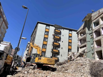 Kentsel Dönüsüm, Müteahhidin Skandalini Ortaya Çikardi