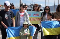 Marmaris'te Yasayan Ukraynalilar Savasta Ölen Çocuklar Için Toplandi
