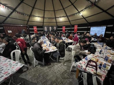 MHP Çankaya Ilçe Baskanligi Ramazan Ayinda Yörük Keçi Kili Çadirinda Vatandaslari Agirliyor