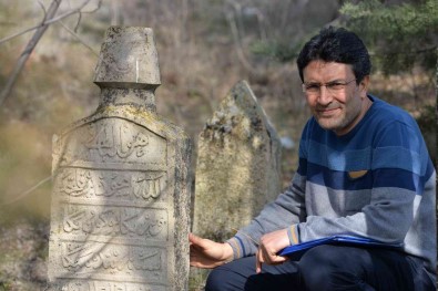 Osmanli Dönemine Ait Mezar Taslarindaki Yazitlar Gün Yüzüne Çikariliyor
