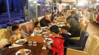 Romanlar Iftar Yemeginde Bulustu