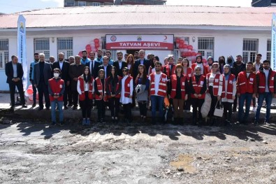 Tatvan'da Ihtiyaç Sahipleri Için Asevi Ve Butik Magazasi Açildi