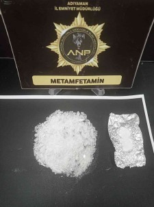 Uyusturucu Saticilari Kovalamaca Sonucu Yakalandi