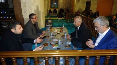 Van'da Geleneksel 'Ümmet Iftari' Düzenlendi