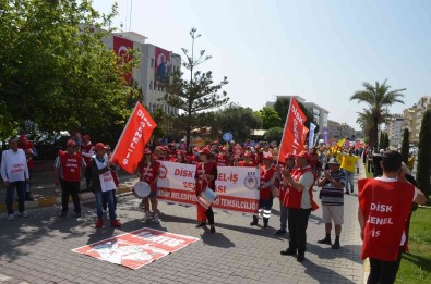 Didim'de 1 Mayis Meydanda Kutlandi