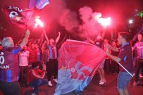 Izmir'de Trabzonspor'un Sampiyonlugu Coskuyla Kutlandi