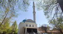 Kadinlarin Ekmek Yaparak Yaptirdigi Cami Ibadete Açildi