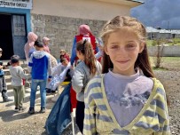 Kizilay Kadin Kollari Üyeleri Bayram Öncesi Çocuklarin Yüzünü Güldürdü